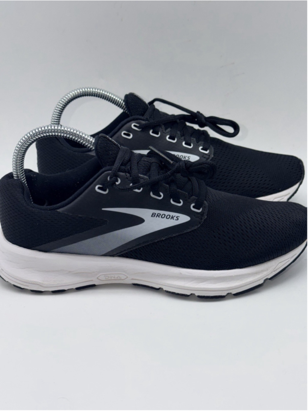 Brooks Launch 8 Women’s Running Shoes Black White Size 7.5 B 120336 1b